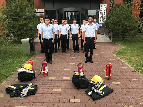 形象秩序穿戴防護服.jpg 形象秩序穿戴防護服.jpg